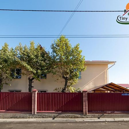 Гостевой дом Tiny Hotel Бишкек Экстерьер фото