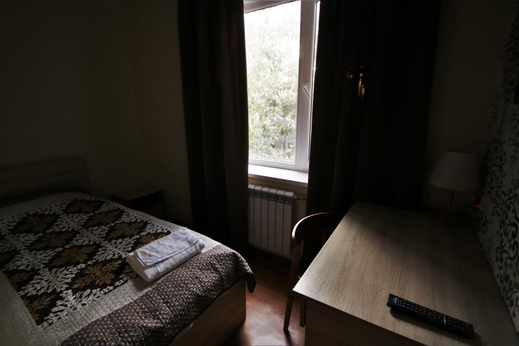 Гостевой дом Tiny Hotel Бишкек Экстерьер фото