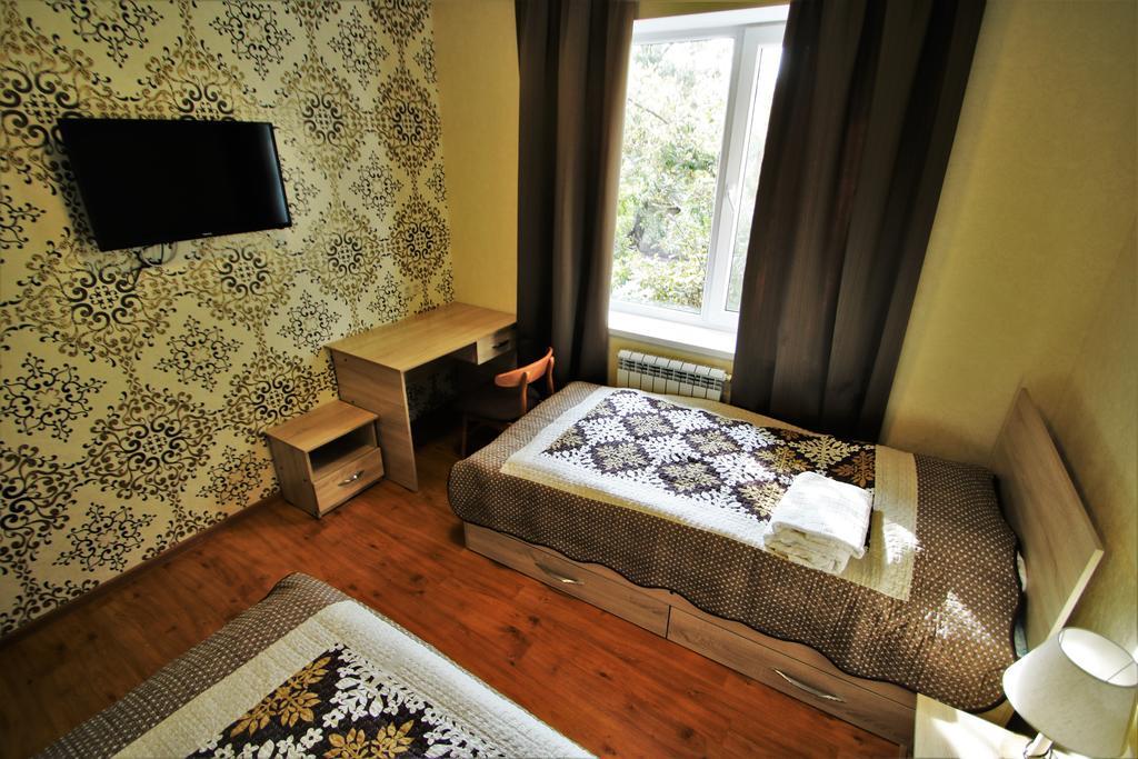 Гостевой дом Tiny Hotel Бишкек Экстерьер фото