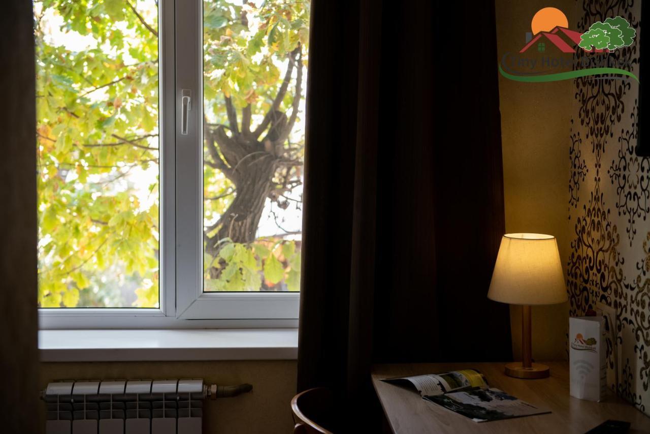 Гостевой дом Tiny Hotel Бишкек Экстерьер фото